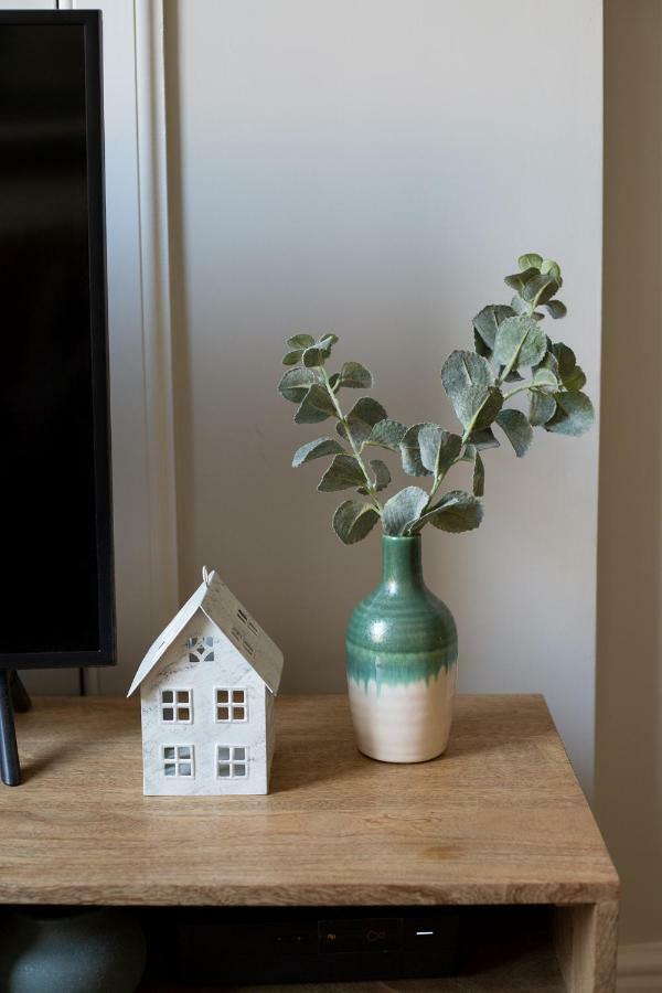Holyrood Park City Centre Apartment — Photos 3